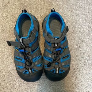 Boys Keen Sandals - size 4